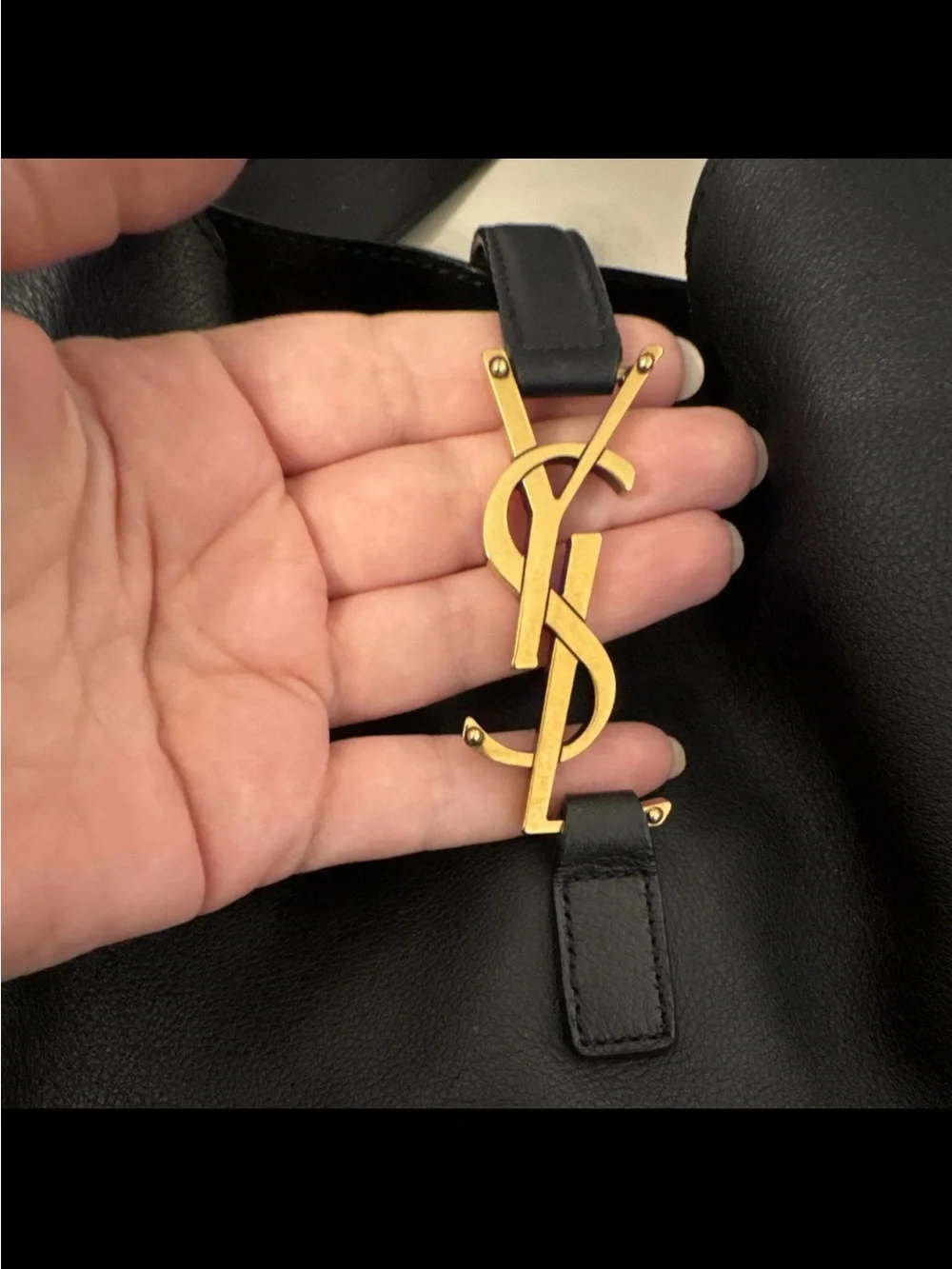 Saint Laurent Black Le 5 à 7 Hobo Bag /Large